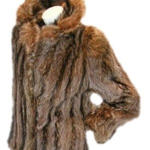 $2,700 M(8-10) Amer-Raccoon Fur